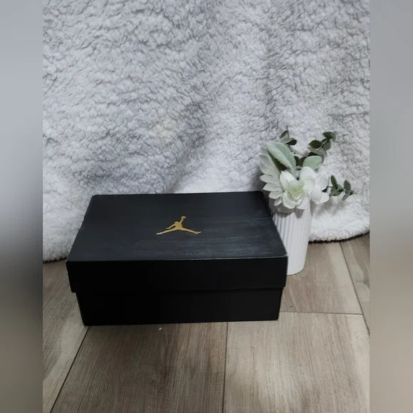 Jordan 1 Retro High OG University Blue (PS) Size 2.5 - Picture 4 of 6